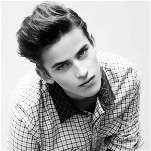 可爱欧美淡妆图片男装,展现清新可爱的时尚魅力