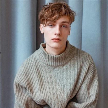 伤心图片欧美男,情感流露引人共鸣